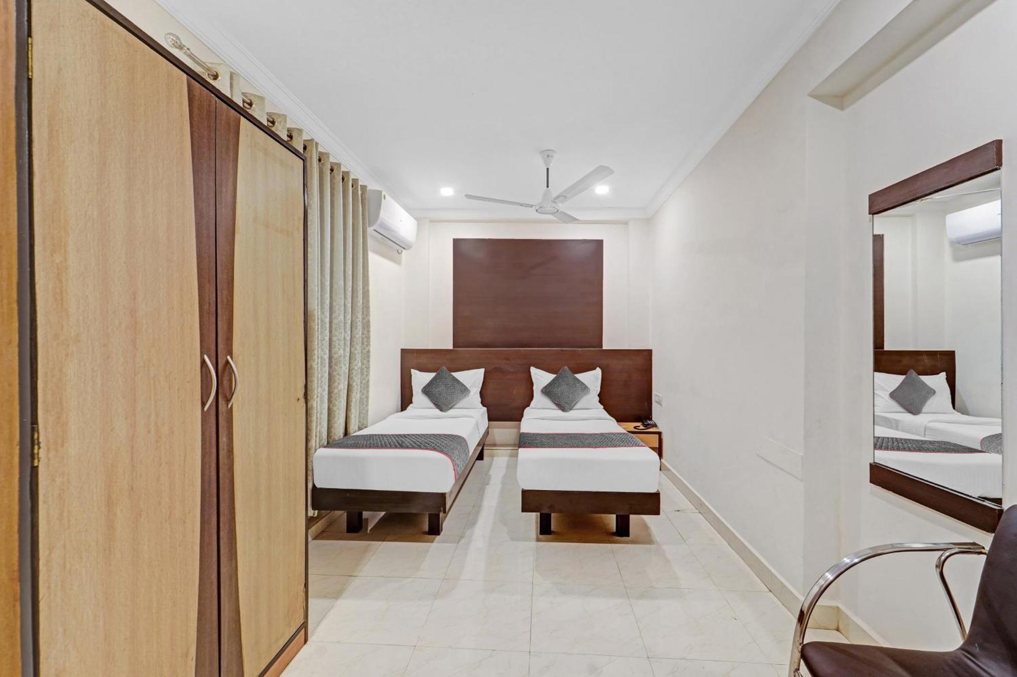 Collection O Mount Road Rich Mount Near Marina Beach Otel Chennai Dış mekan fotoğraf